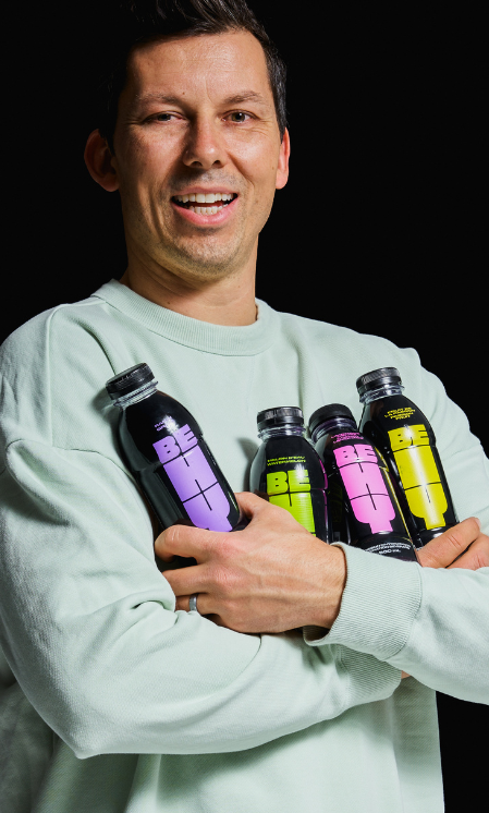 Ancien joueur de la LNH, analyste de hockey à RDS.